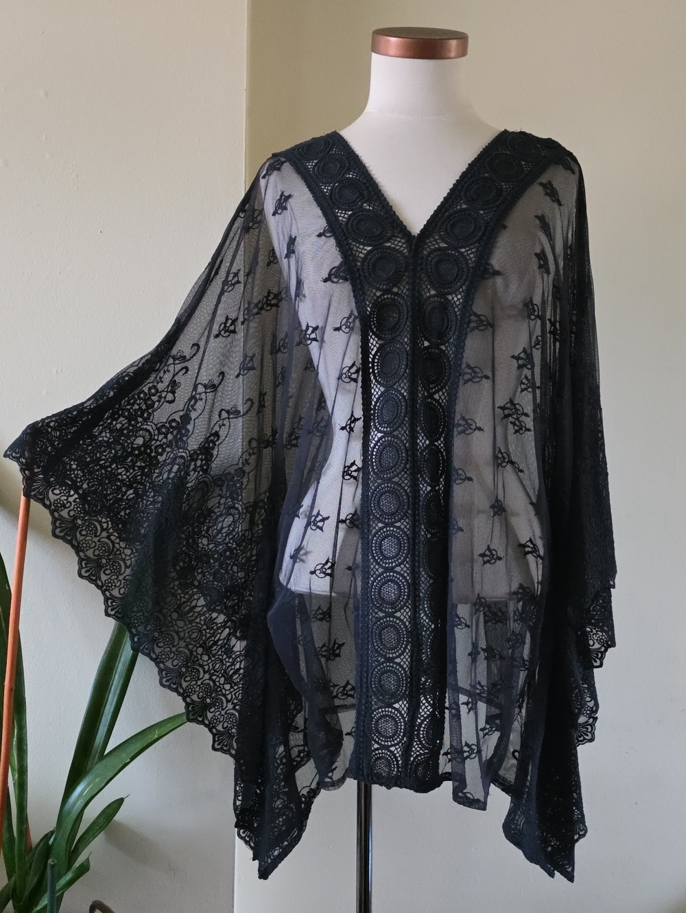 Winter & Lennon Lace And Crochet Sheer Kaftan /Kimono  BLACK O/S
